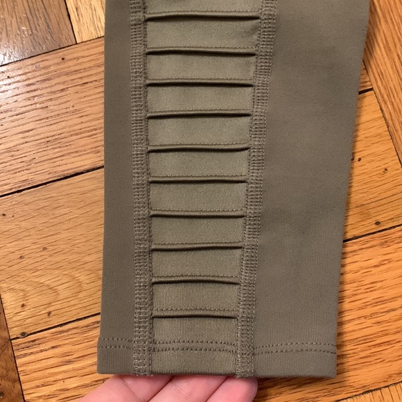 ALO Yoga Olive Green Leggings - Picture 3 of 10